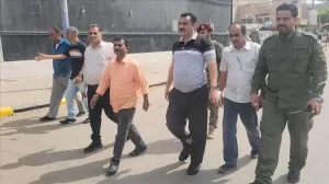 اخبار عدن – المسؤول التنفيذي في المنصورة يزور موقع الأعمال النهائية لمشروع تجديد شارع حي الطيارين