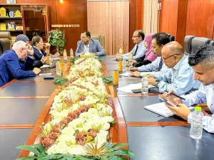 اخبار عدن – الوزير السقطري يتباحث مع مسؤولة أممية حول تقدم مشروعي إعادة تأهيل الميناء الساخبار عدن – الوزير السقطري يناقش مع مسؤولة أممية تقدم مشروعي إعادة تأهيل الميناء الس