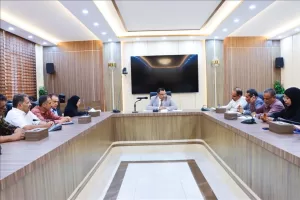 اخبار عدن – الوزير السقطري يقود اجتماعًا لموظفي وزارة الزراعة والري والثروة السمكية