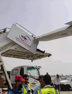 اخبار عدن – حادث غير متعمد لطائرة اليمنية في مطار عدن يؤدي إلى ضرر في جناحها