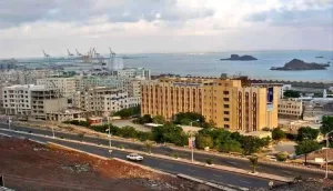 اخبار عدن – في عدن، تضاعفت إيجارات المنازل بالريال السعودي مما زاد من معاناة المواطنين وسط دعوات لإعادتها إلى الوضع السابق.