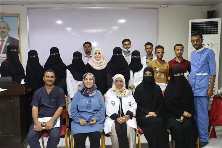 مستشفى عبود العسكري بعدن يحتفل بتخرج الدفعة الأولى من طلاب وطالبات التمريض العملي