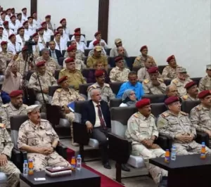 اخبار عدن – وزير الدفاع و الدكتور الشبحي يشهدان تخرج الدفعة الأولى من الأطباء الجامعيين في مدرسة جن