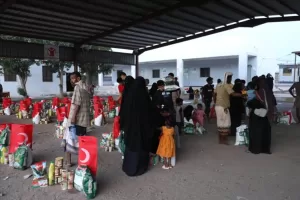 اخبار من وردت الآن – بتمويل تركي.. تقديم 200 سلة غذائية لعائلات الأطفال المصابين بسوء التغذية في ل