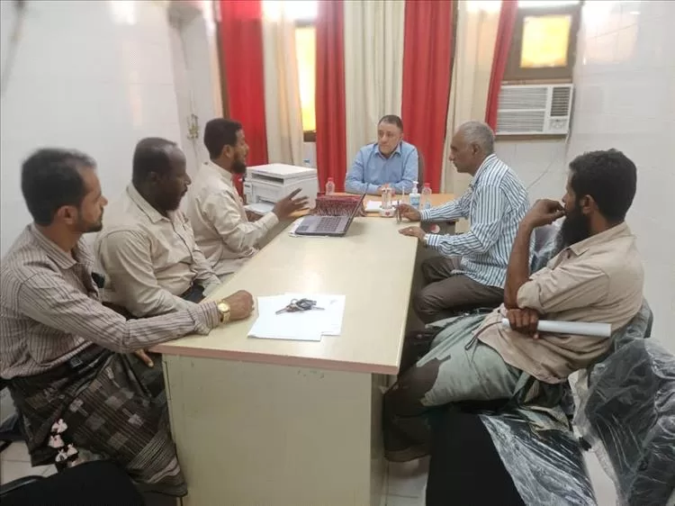 أمين عام محلي أبين يناقش تدخلات الهلال الأحمر خلال النصف الأول من العام الحالي 2025