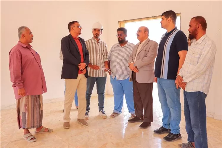 الأمين العام لمحلي حضرموت يتفقد سير الأعمال الإنشائية في روضة "منار" بديس المكلا