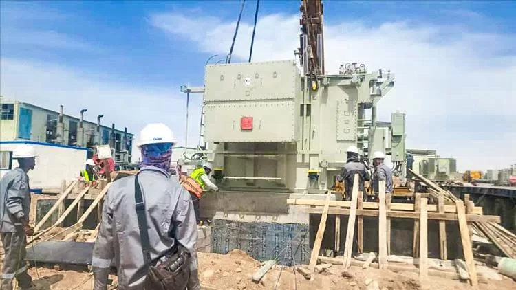 بدعم إماراتي.. بدء تركيب محطات التحويل في مشروع الطاقة الشمسية بشبوة