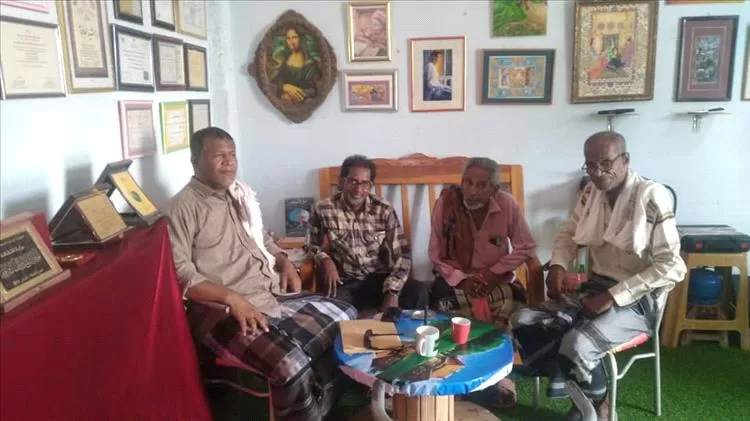 ملتقى أبناء زنجبار يكرّم الفنان التشكيلي أشيد الحافرة تقديرًا لإبداعاته