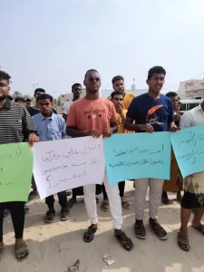 اخبار وردت الآن – خريصان يطلب من الجهات المحلية في حضرموت إنقاذ مشروع دعم وسائل النقل الجامعية