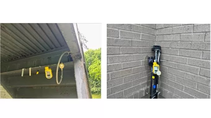 صور لمعدات مراقبة جودة الهواء تظهرها بالقرب من المباني.