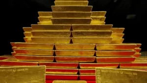 ارتفاع أسعار النفط مع انخفاض المخزون الأمريكي وصعود الذهب تزامنًا مع تراجع الدولار