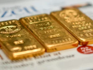 البنوك المركزية في أفريقيا تعزز احتياطاتها من الذهب لمواجهة التقلبات المالية.