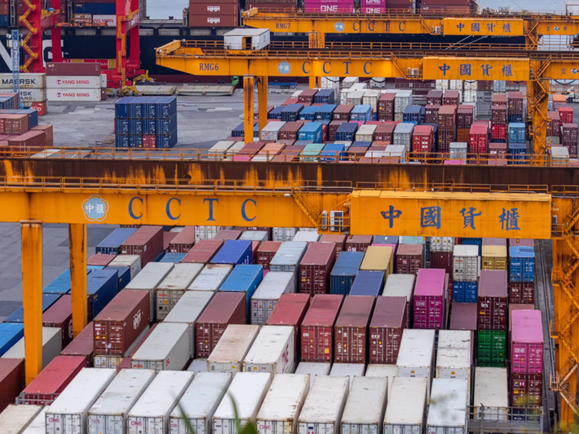 ارتفاع ملحوظ في حركة الموانئ الصينية بعد الاتفاق التجاري مع الولايات المتحدة