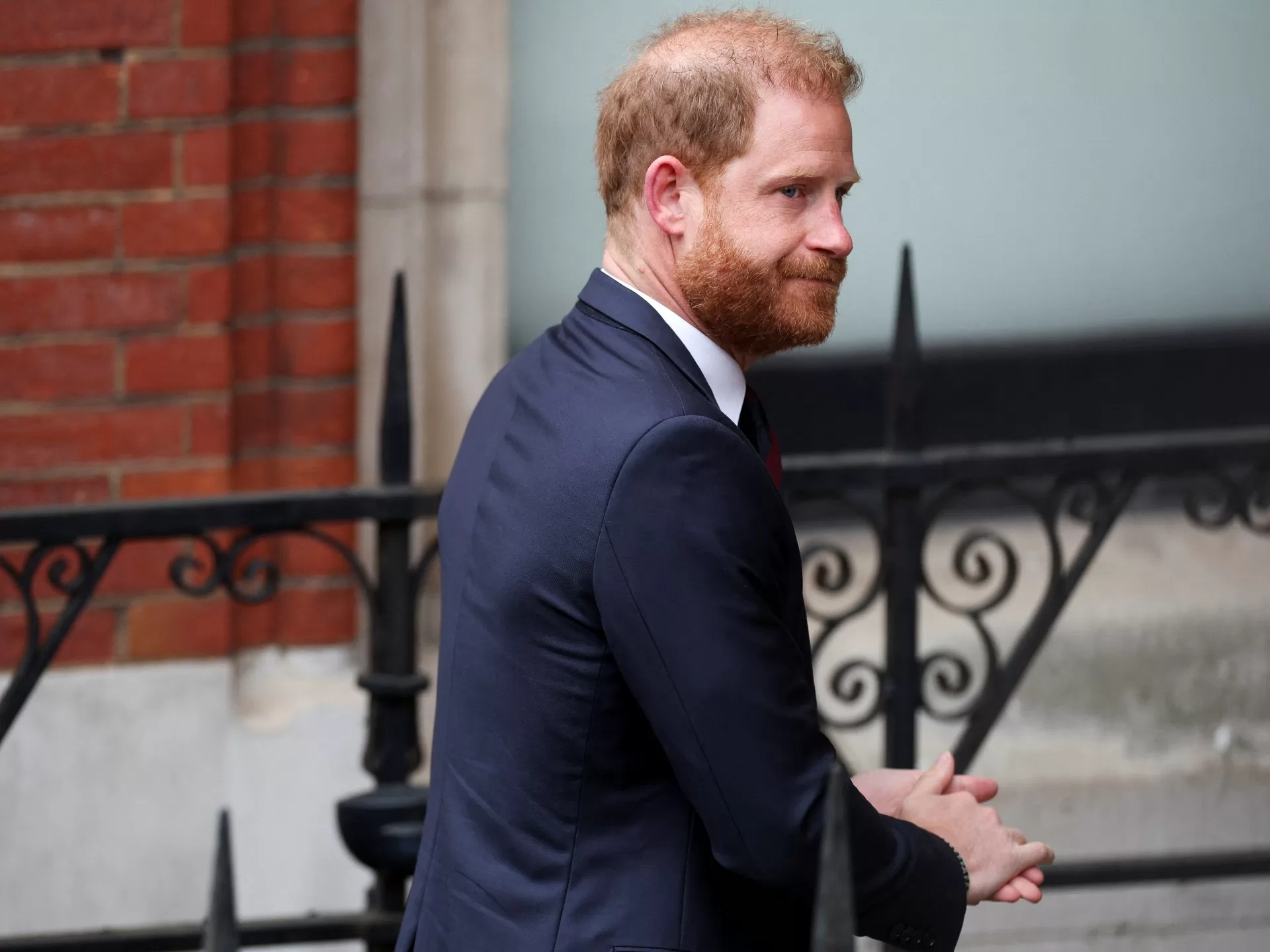 الأمير هاري كان سيتبنى لقب والدته ديانا بسبب أزمة جوازات السفر