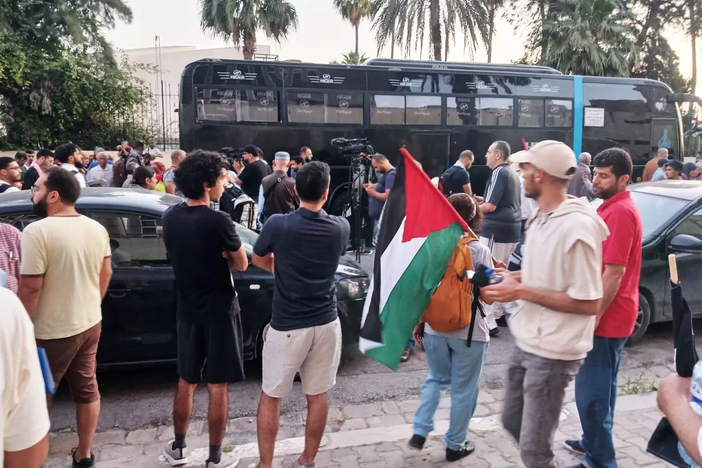 الزحف العربي نحو غزة… قافلة الصمود تجسد التضامن وتبعث برسائل التحدي للاحتلال