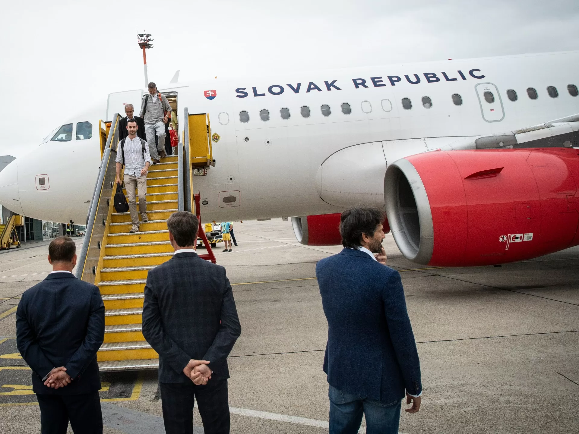 الدول التي تقوم بإجلاء مواطنيها من إيران وإسرائيل