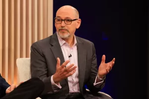 الرئيس التنفيذي لشركة إنديد كريس هايماس يستقيل ويُسلّم المهام للرئيس السابق هيسايكي إيديكو با.