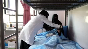 الصعوبات والمآسي التي يواجهها مرضى السرطان في اليمن