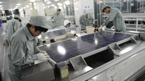 الصين تتزعّم صناعة الطاقة المتجددة على مستوى العالم بحلول عام 2025