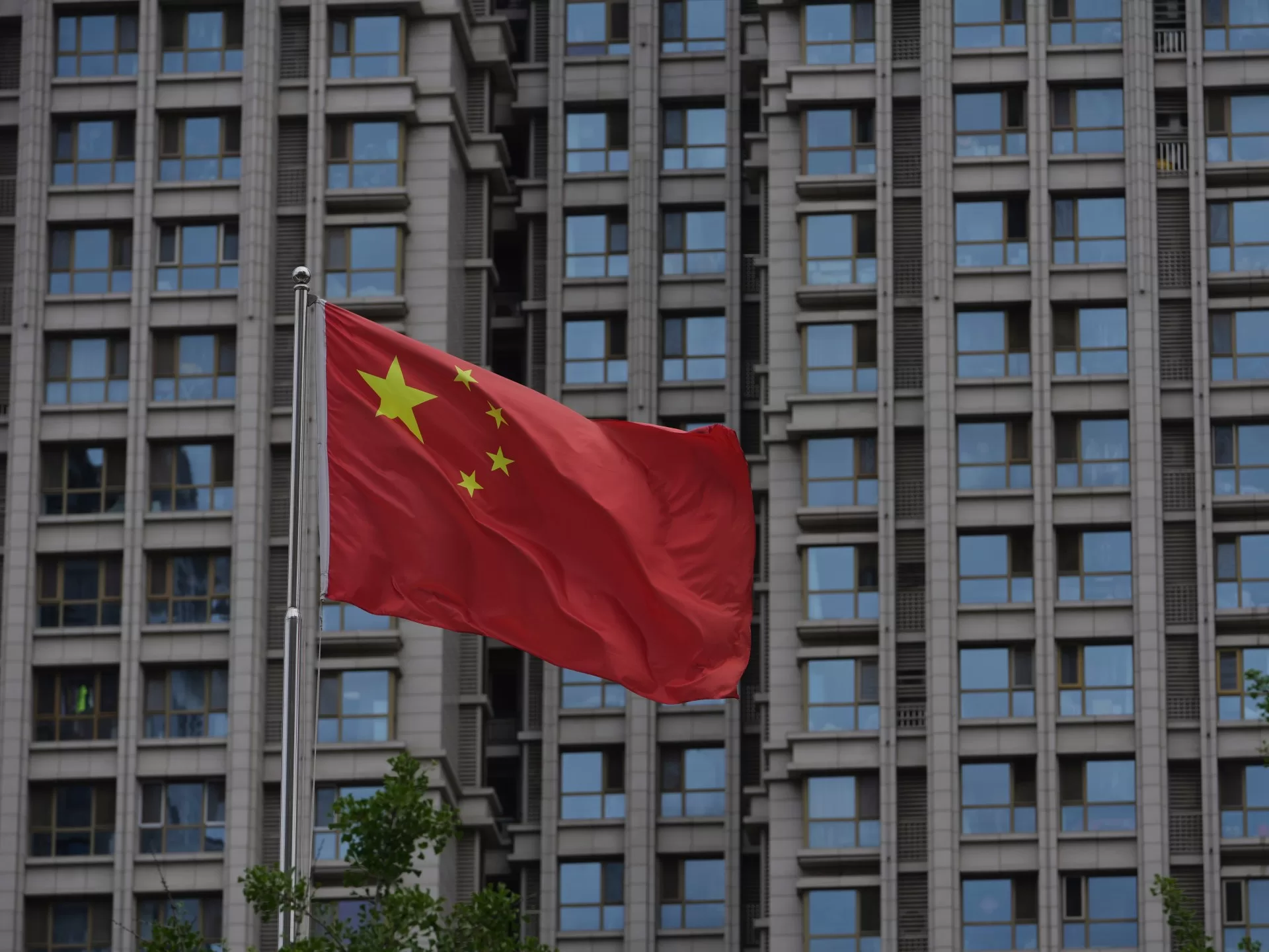 الصين تتهم ترامب بـ”إثارة التوتر” بين إسرائيل وإيران