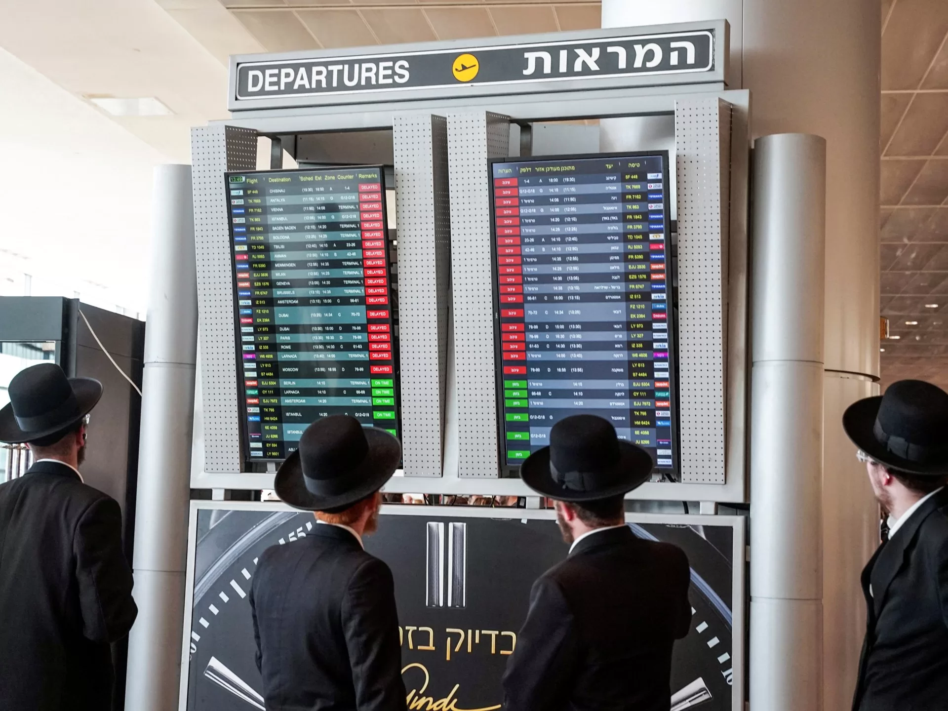 الضربات الصاروخية الإيرانية تعطل حركة الطيران في إسرائيل