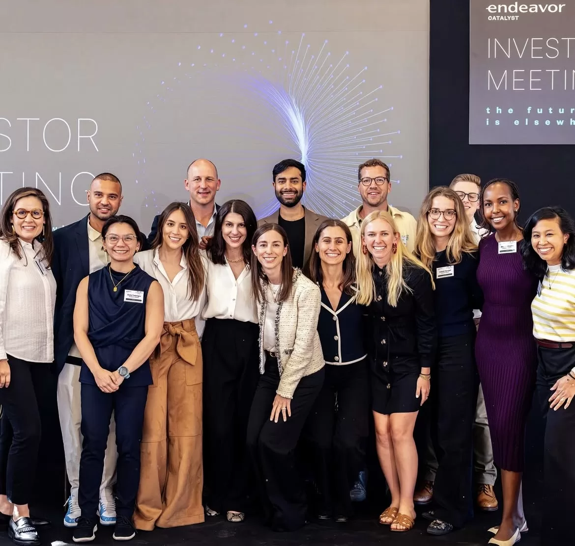 العنوان باللغة العربية المستثمر العالمي البارز إنديفور كاتاليست يجمع 300