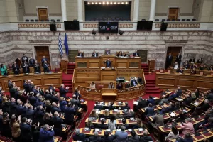 الفساد يؤدي إلى إقالة وزير يوناني وثلاثة نواب.