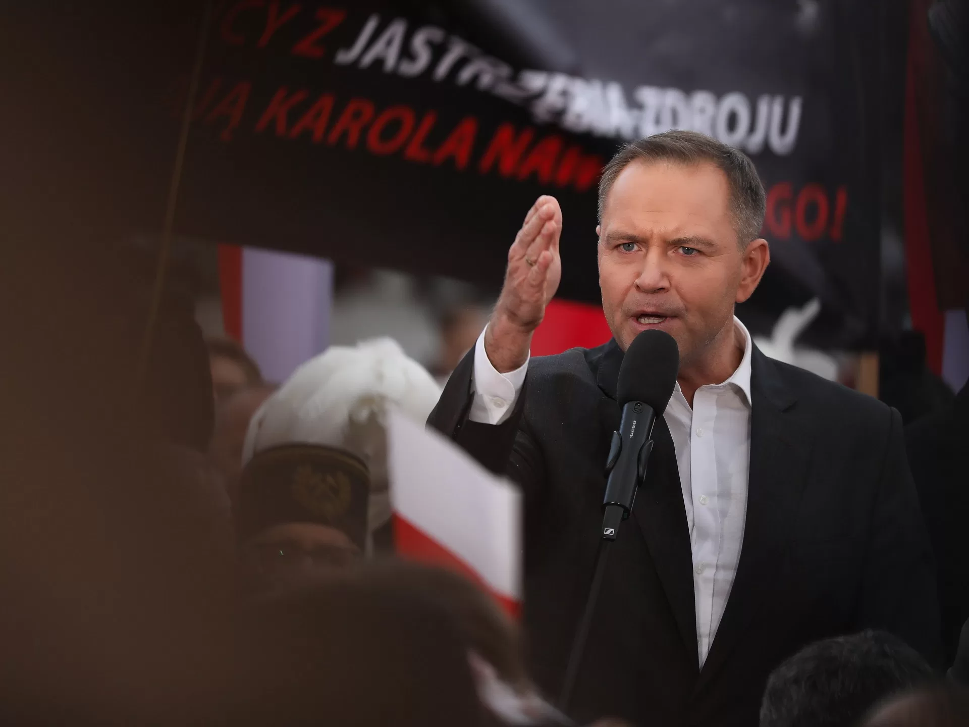 الملاكم ناوروتسكي: ما سبب قلق أوروبا من القائد البولندي الجديد؟