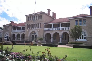 انخفاض مبيعات الذهب في Mint Mint إلى أدنى مستوى خلال 3 أشهر؛ الفضة ترتفع بنسبة 31%