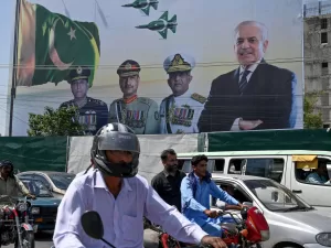 باكستان: التوازن المعقد بين القوات المسلحة والسلطة التنفيذية المدنية