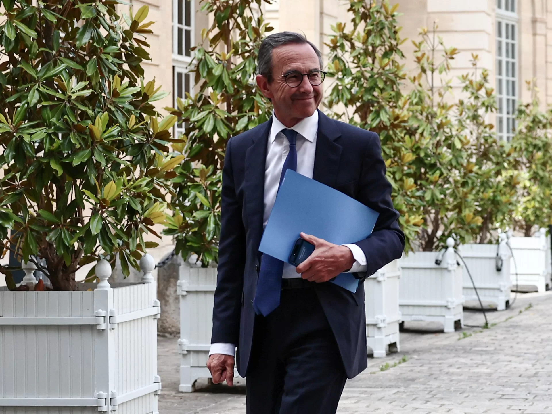 برونو روتايو: من الصحافة إلى وزارة الداخلية في مسيرة سياسية فرنسية.