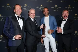 بودكاست آل-إن للترفيه يبيع تكيلا بقيمة 1,200 دولار وقد نفد من السوق بالفعل