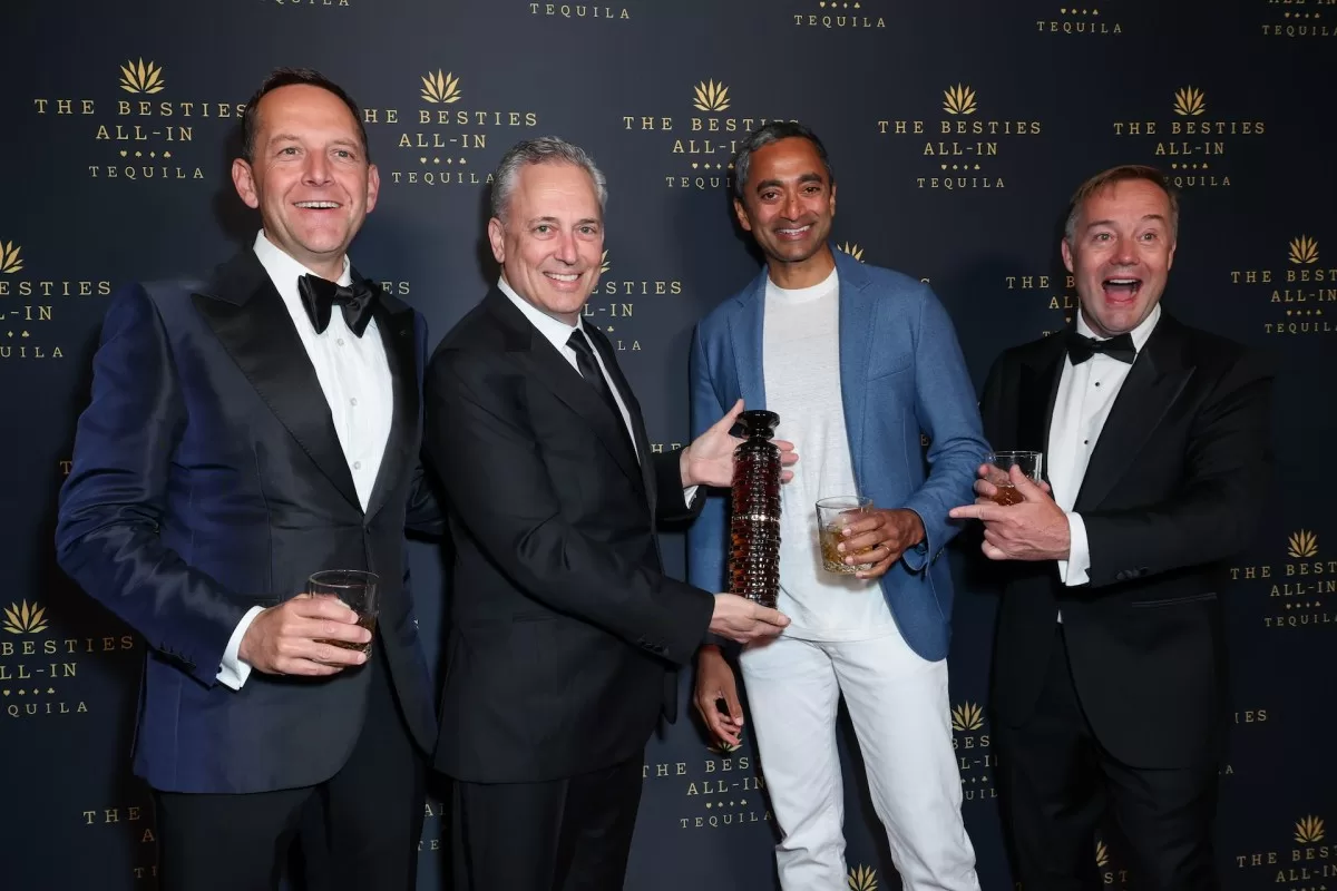 بودكاست آل إن للترفيه يبيع تكيلا بقيمة 1200 دولار وقد نفد