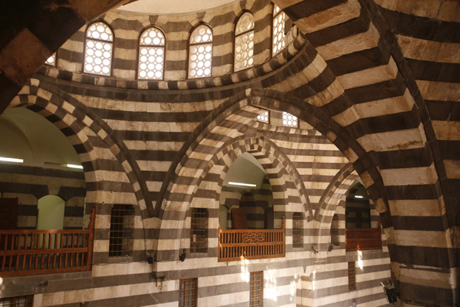 تجاوز الجغرافيا وتغيير الهوية: علماء حديثون أسسوا في صنعاء وتألّقوا في دمشق