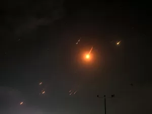 تدابير وقائية في الدول العربية وسط استمرار المواجهة الإيراني الإسرائيلي