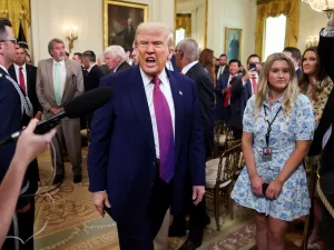 ترامب: حصلت على تفويض غير مسبوق لتنفيذ أضخم خطة لترحيل المهاجرين.