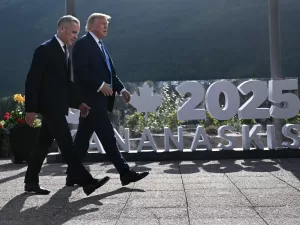 ترامب يصرح بوضوح: “كندا ستتحمل العواقب” ويوقف المفاوضات التجارية بشكل كامل.