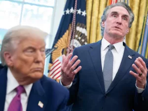 ترامب ينذر بتطبيق قانون رفع التمرد وكاليفورنيا تقدم 25 قضية ضده