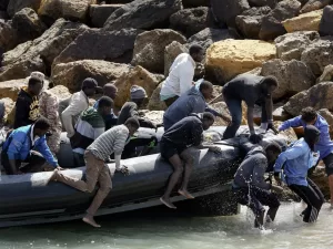 تقييد المهاجرين في أوطانهم: أحدث استراتيجيات أوروبا لمواجهة الهجرة