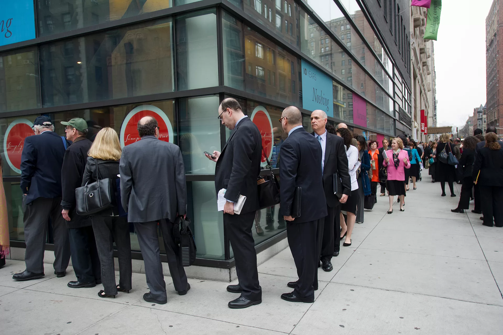 ثبات معدل البطالة في أمريكا على الرغم من تراجع نمو فرص العمل