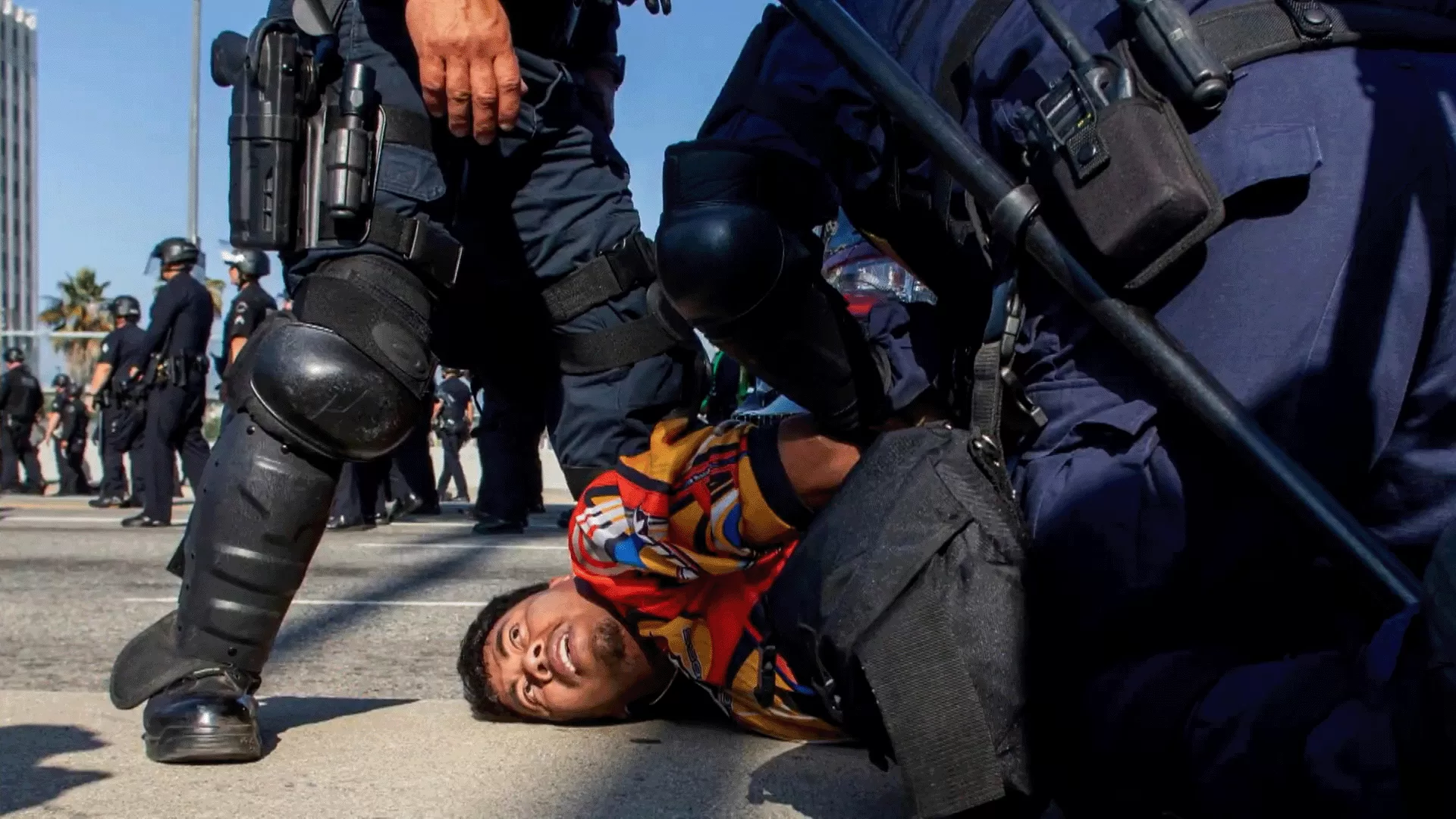 جدل على الشبكات الاجتماعية بعد الفوضى والسرقات التي شهدتها احتجاجات لوس أنجلوس