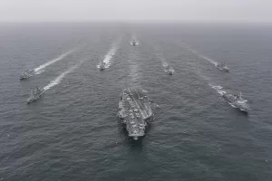 حاملة الطائرات الأميركية “نيميتز” تلتحق بـ”فينسون” في منطقة الشرق الأوسط