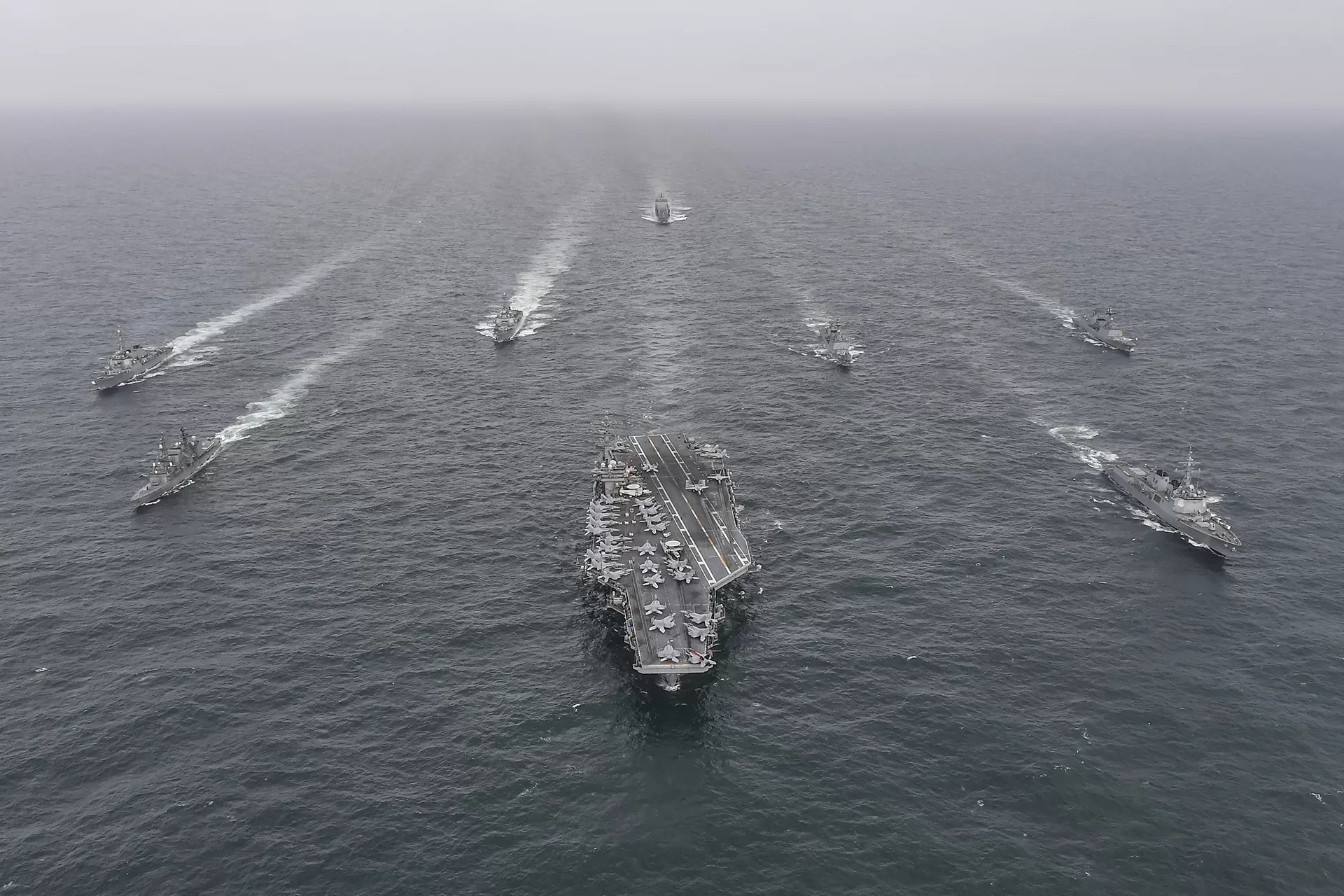 حاملة الطائرات الأميركية “نيميتز” تلتحق بـ”فينسون” في منطقة الشرق الأوسط