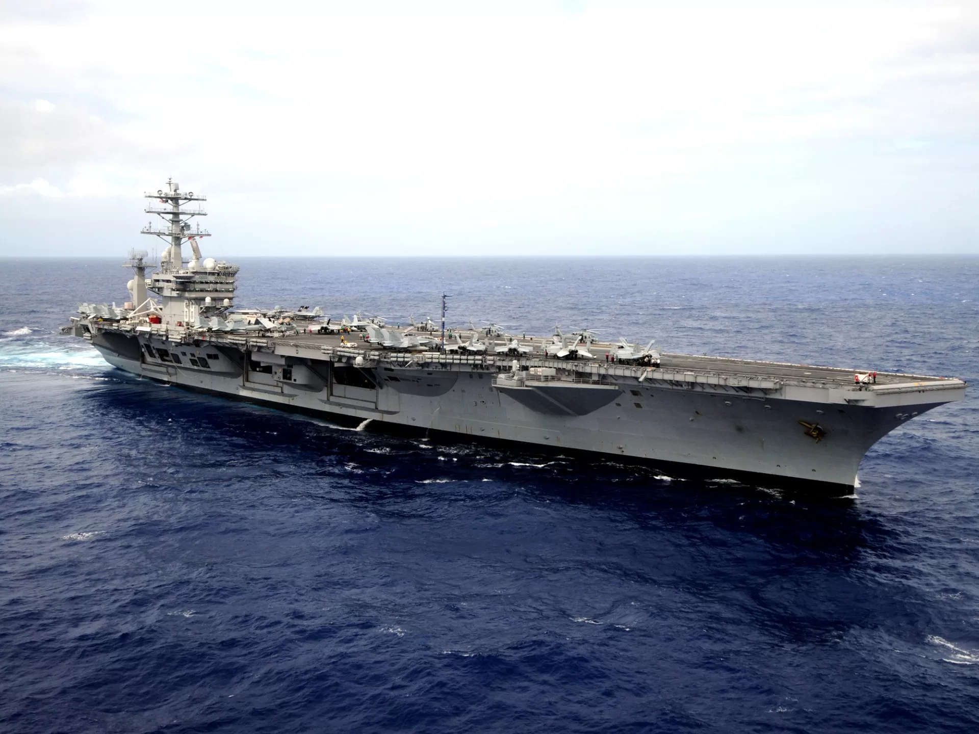 حاملة طائرات أمريكية تسير نحو منطقة الشرق الأوسط