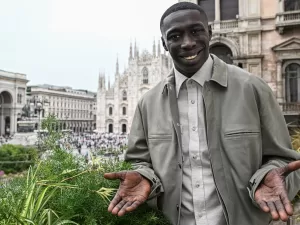 خابي لام يغادر الولايات المتحدة بعد اعتقاله بتهمة “تجاوز مدة الإقامة”