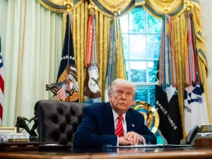 زيادة العجز بمقدار 2.4 تريليون دولار: لماذا يتمسك ترامب بمشروعه “الضخم والرائع”؟