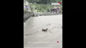 شاهد أدت إلى قطع الاتصالات بولاية هندية.. انهيار جسور تأثرا بمياه الفيضان