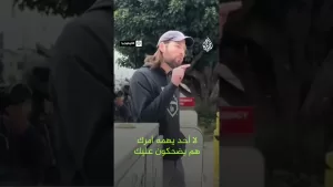 شاهد “أنت تقف إلى الجانب الخاطئ من التاريخ”.. رسالة متظاهر لقوات أمريكية بشوارع كاليفورنيا