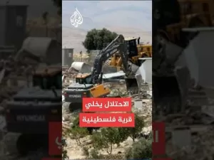 شاهد الاحتلال يخلي قرية خلة الضبع جنوب الخليل ويعتبرها منطقة عسكرية