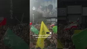 شاهد الرئيس الإيراني يشارك بمظاهرة تنديدا بالهجمات الأمريكية